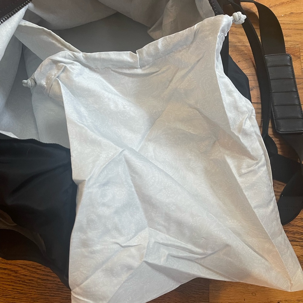 Lululemon Large Duffle Bag - Picture 10 of 16